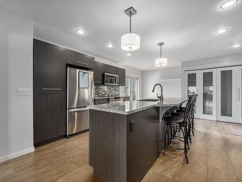 588 Tunstall Cres, Kamloops, BC - Indoor Photo Showing Kitchen With Upgraded Kitchen