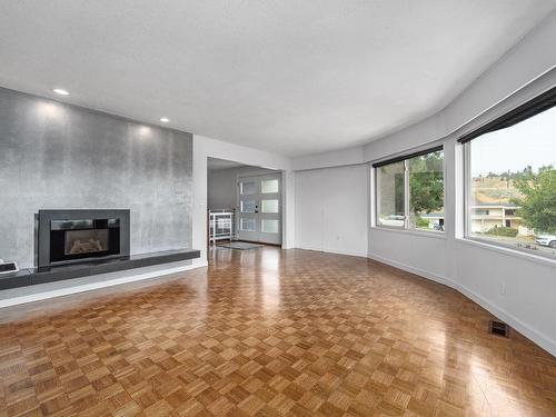 588 Tunstall Cres, Kamloops, BC - Indoor Photo Showing Living Room With Fireplace