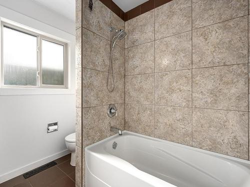 588 Tunstall Cres, Kamloops, BC - Indoor Photo Showing Bathroom