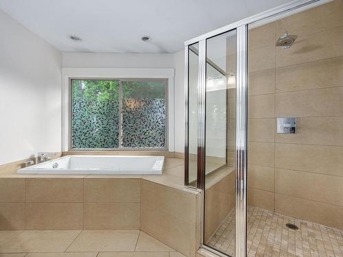 588 Tunstall Cres, Kamloops, BC - Indoor Photo Showing Bathroom