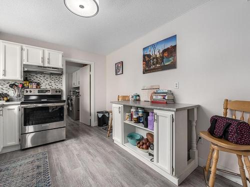 588 Tunstall Cres, Kamloops, BC - Indoor Photo Showing Kitchen