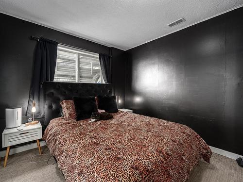 588 Tunstall Cres, Kamloops, BC - Indoor Photo Showing Bedroom