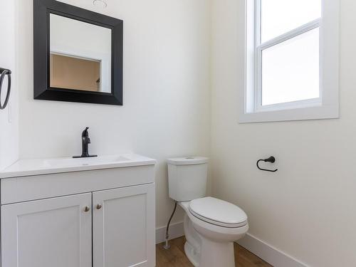 6511 Savona Access Rd, Kamloops, BC - Indoor Photo Showing Bathroom