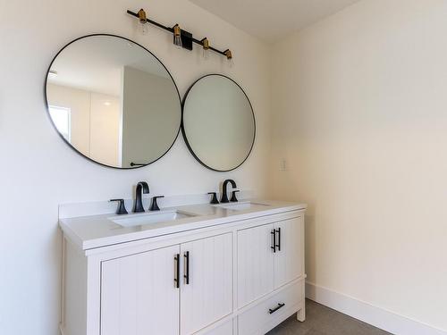 6511 Savona Access Rd, Kamloops, BC - Indoor Photo Showing Bathroom