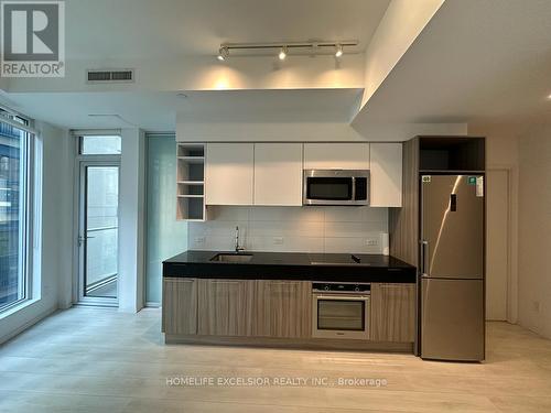 508 - 68 Shuter Street, Toronto, ON - Indoor Photo Showing Kitchen