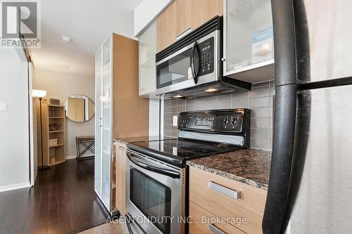 2507 - 37 Grosvenor Street, Toronto (Bay Street Corridor), ON - Indoor Photo Showing Kitchen