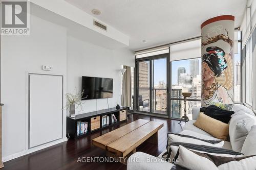 2507 - 37 Grosvenor Street, Toronto (Bay Street Corridor), ON - Indoor Photo Showing Living Room