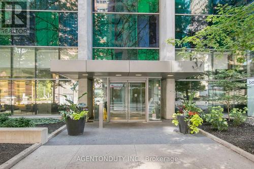 2507 - 37 Grosvenor Street, Toronto (Bay Street Corridor), ON - Outdoor