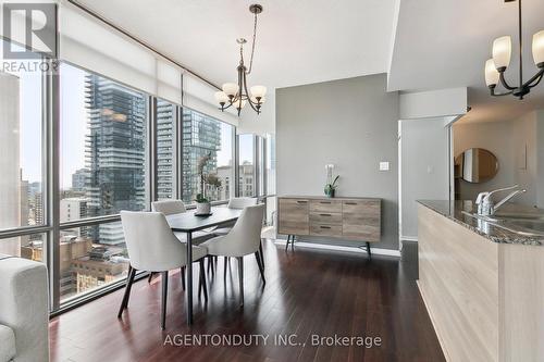 2507 - 37 Grosvenor Street, Toronto (Bay Street Corridor), ON - Indoor Photo Showing Dining Room