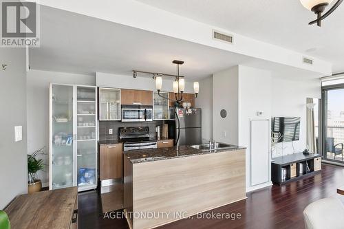 2507 - 37 Grosvenor Street, Toronto (Bay Street Corridor), ON - Indoor Photo Showing Kitchen