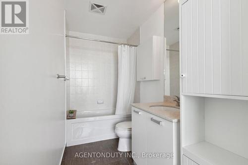 2507 - 37 Grosvenor Street, Toronto (Bay Street Corridor), ON - Indoor Photo Showing Bathroom