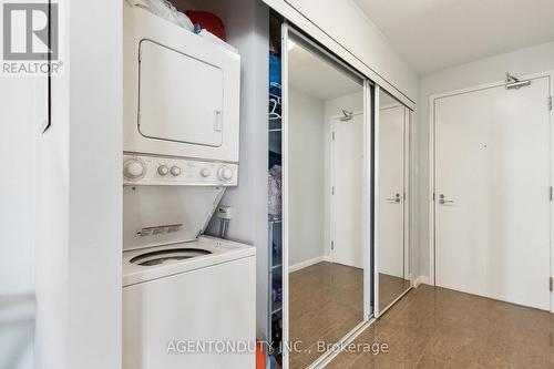 2507 - 37 Grosvenor Street, Toronto (Bay Street Corridor), ON - Indoor Photo Showing Laundry Room