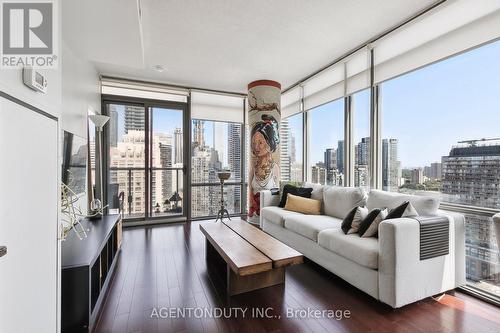 2507 - 37 Grosvenor Street, Toronto (Bay Street Corridor), ON - Indoor Photo Showing Living Room