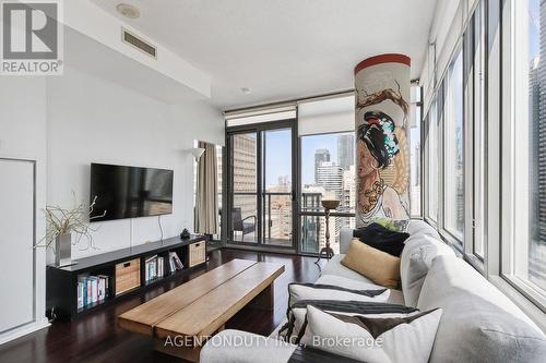 2507 - 37 Grosvenor Street, Toronto (Bay Street Corridor), ON - Indoor Photo Showing Living Room