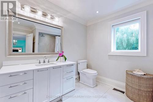 141 Cambridge Crescent, Richmond Hill, ON - Indoor Photo Showing Bathroom