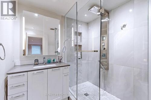 141 Cambridge Crescent, Richmond Hill, ON - Indoor Photo Showing Bathroom