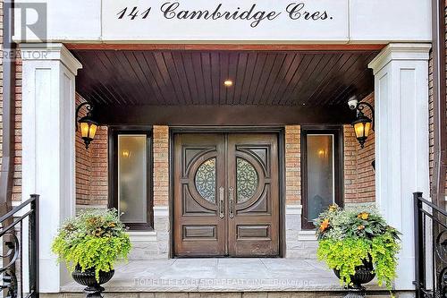 141 Cambridge Crescent, Richmond Hill, ON - Outdoor