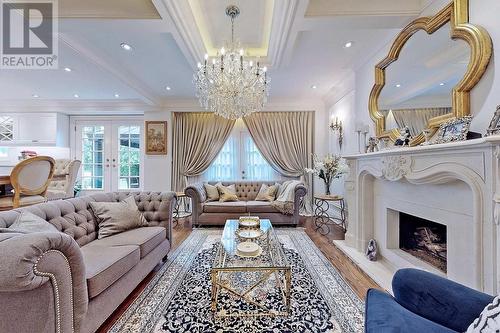 141 Cambridge Crescent, Richmond Hill, ON - Indoor Photo Showing Living Room With Fireplace