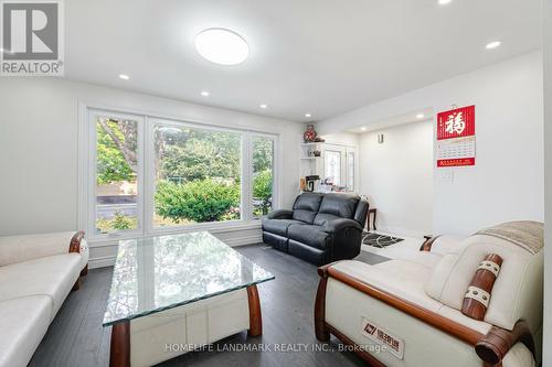 32 Markhaven Road, Markham (Unionville), ON - Indoor Photo Showing Living Room