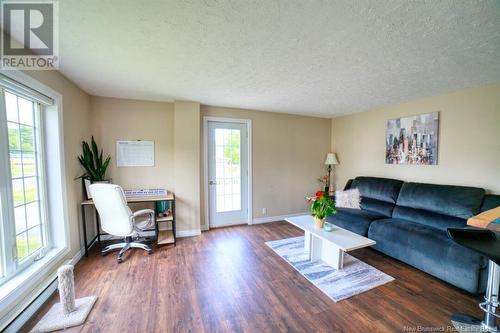 250 Raymond, Bathurst, NB - Indoor Photo Showing Living Room