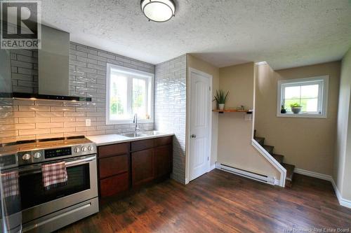 250 Raymond, Bathurst, NB - Indoor Photo Showing Kitchen