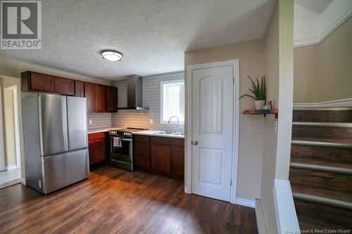 250 Raymond, Bathurst, NB - Indoor Photo Showing Kitchen