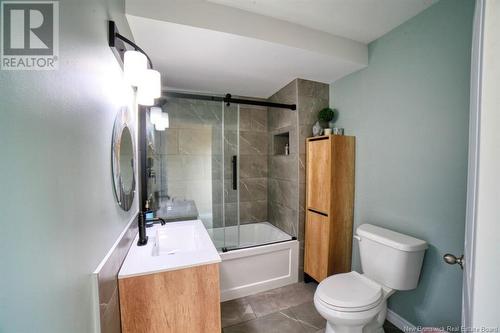 250 Raymond, Bathurst, NB - Indoor Photo Showing Bathroom