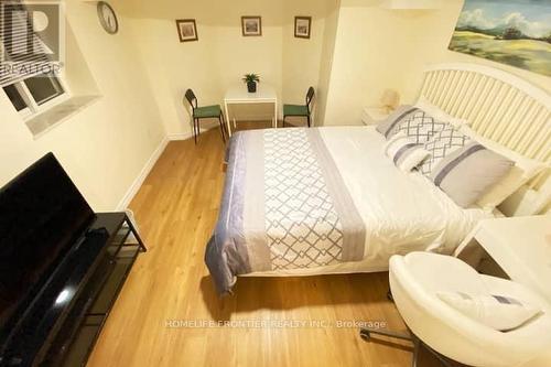 6257 Dunn Street, Niagara Falls, ON - Indoor Photo Showing Bedroom