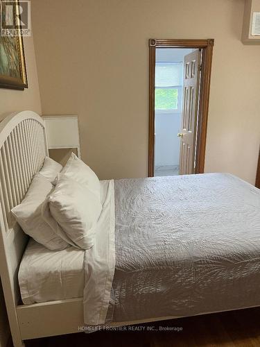 6257 Dunn Street, Niagara Falls, ON - Indoor Photo Showing Bedroom