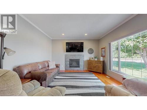 388 Road 10 Road, Oliver, BC - Indoor Photo Showing Living Room With Fireplace