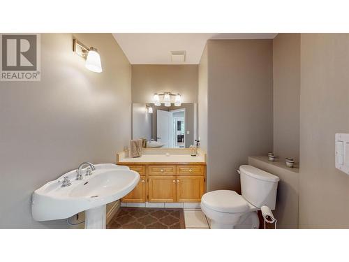 388 Road 10 Road, Oliver, BC - Indoor Photo Showing Bathroom