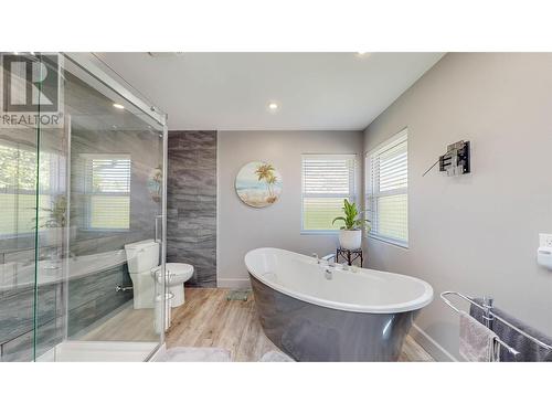 388 Road 10 Road, Oliver, BC - Indoor Photo Showing Bathroom