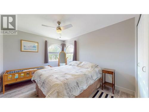 388 Road 10 Road, Oliver, BC - Indoor Photo Showing Bedroom