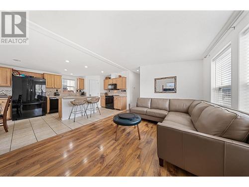 2440 Old Okanagan Highway Unit# 606, West Kelowna, BC - Indoor Photo Showing Living Room