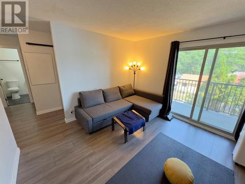 66 Angela Avenue Unit# 205, Princeton, BC - Indoor Photo Showing Living Room