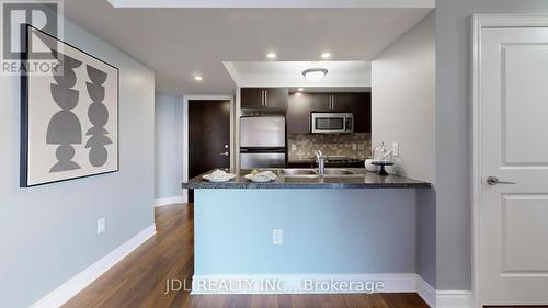 2525 - 500 Doris Avenue, Toronto (Willowdale East), ON - Indoor Photo Showing Kitchen With Double Sink