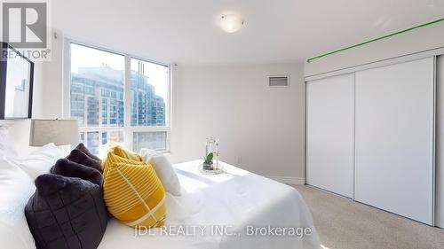 2525 - 500 Doris Avenue, Toronto (Willowdale East), ON - Indoor Photo Showing Bedroom