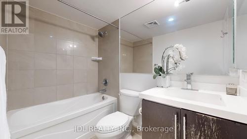 2525 - 500 Doris Avenue, Toronto (Willowdale East), ON - Indoor Photo Showing Bathroom