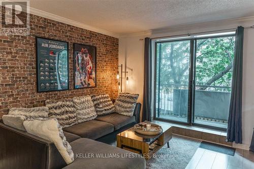 203 - 75 Huxley Street, London, ON - Indoor Photo Showing Living Room