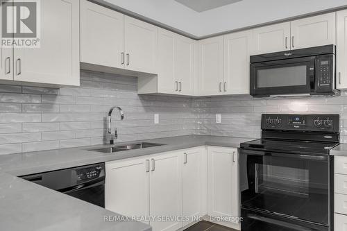 3 - 43 Hays Boulevard, Oakville, ON - Indoor Photo Showing Kitchen With Double Sink