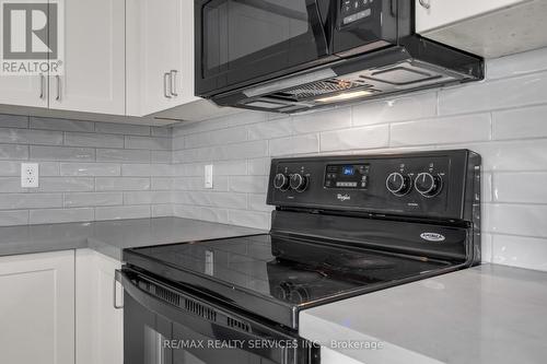 3 - 43 Hays Boulevard, Oakville, ON - Indoor Photo Showing Kitchen