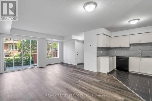 3 - 43 Hays Boulevard, Oakville, ON - Indoor Photo Showing Kitchen