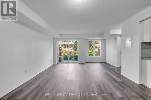 3 - 43 Hays Boulevard, Oakville, ON - Indoor Photo Showing Living Room