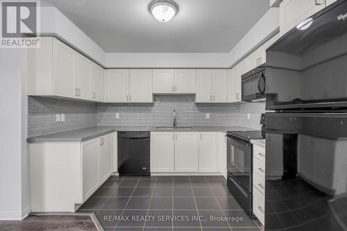 3 - 43 Hays Boulevard, Oakville, ON - Indoor Photo Showing Kitchen