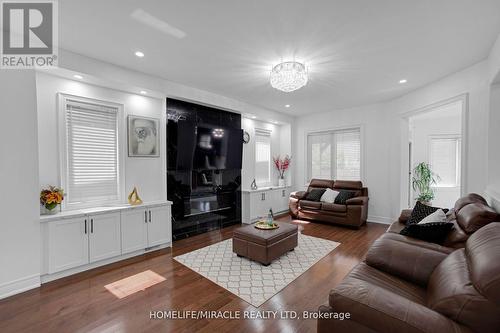 16 Yellow Pine Road, Brampton, ON - Indoor Photo Showing Living Room