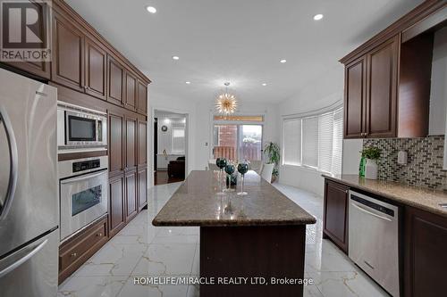 16 Yellow Pine Road, Brampton, ON - Indoor Photo Showing Kitchen With Upgraded Kitchen