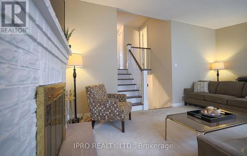 974 Raintree Lane, Mississauga (Lorne Park), ON - Indoor Photo Showing Living Room