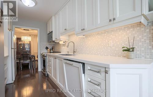 974 Raintree Lane, Mississauga (Lorne Park), ON - Indoor Photo Showing Kitchen With Upgraded Kitchen