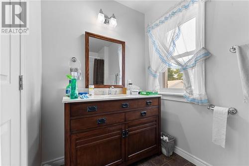 343 Mary Street, Pembroke, ON - Indoor Photo Showing Bathroom