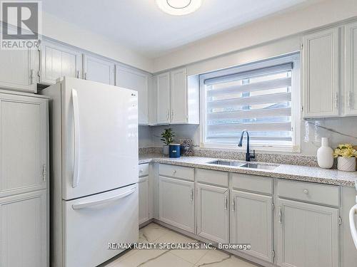 46 Kingknoll Drive, Brampton, ON - Indoor Photo Showing Kitchen With Double Sink